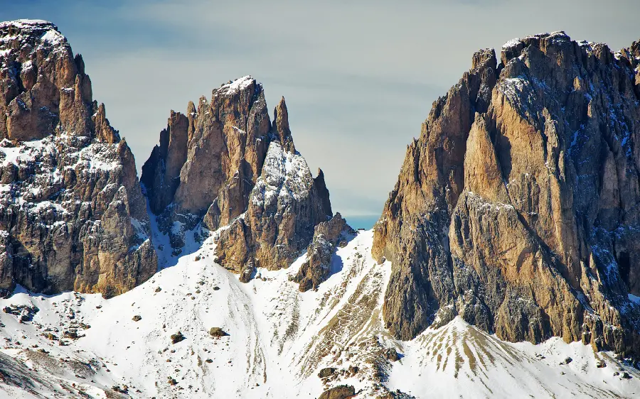 High quality winter wallpaper in the mountains and free download
