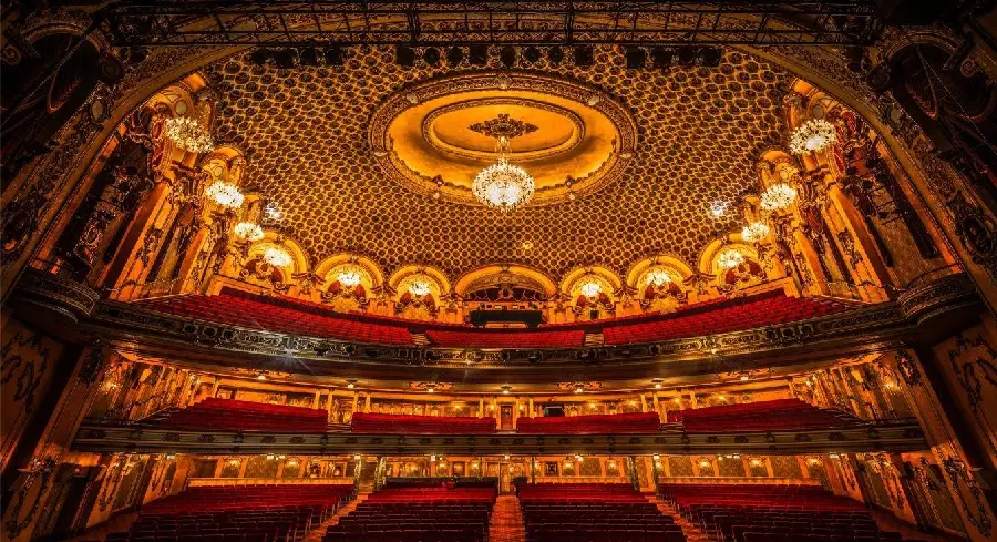 Wallpaper of a magnificent and luminous theater hall FULL HD