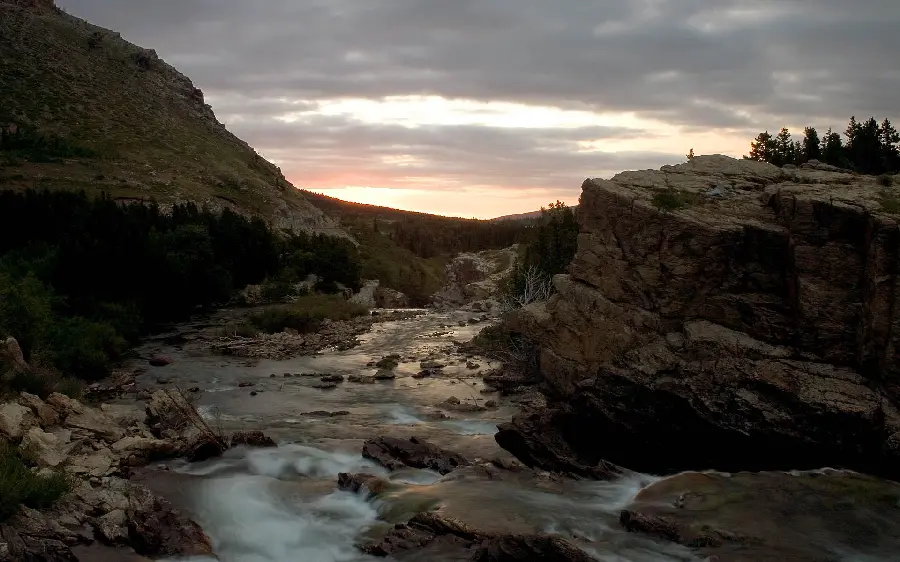 Wallpaper From the raging river FULL HD