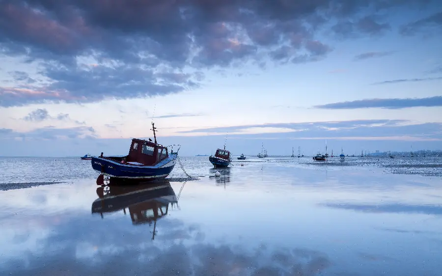 Download photos with a cold and lifeless view of a spectacular view