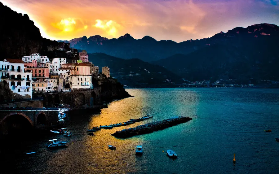 Scenic photography of the beautiful port city of Europe
