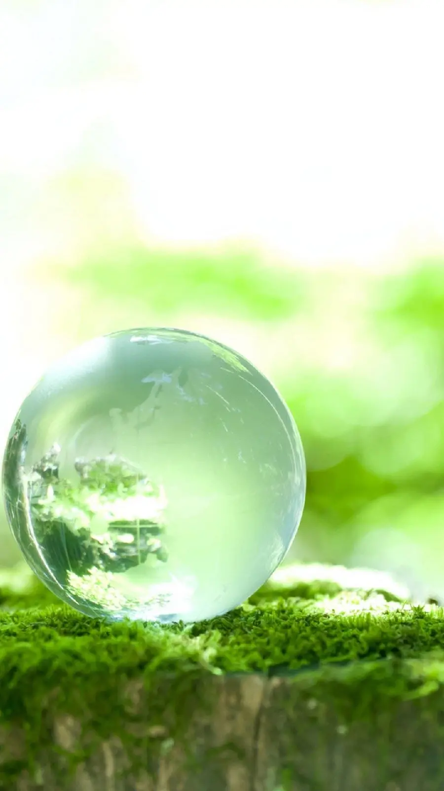 Download full HD photo of a clear glass crystal ball 