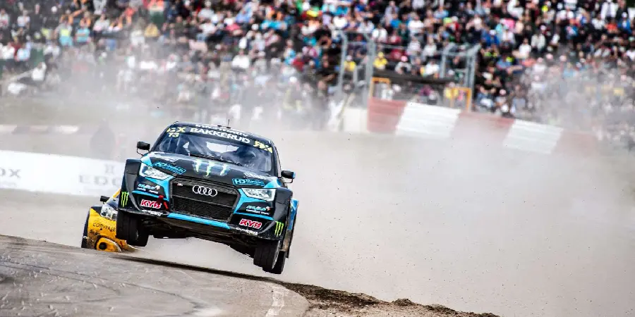 Image of the rallycross race with the spectators present
