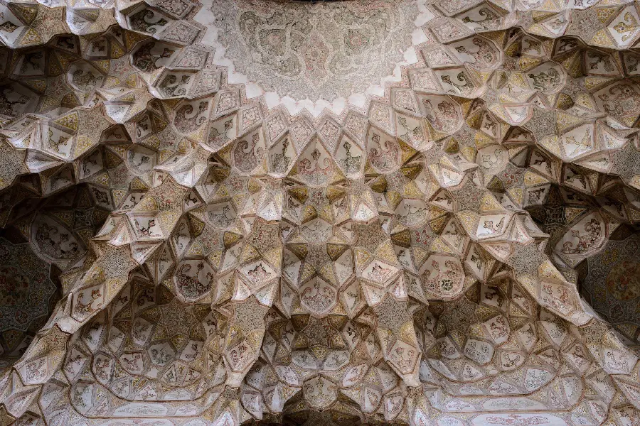 Photo of the ceiling of a building built in the Iranian architectural style