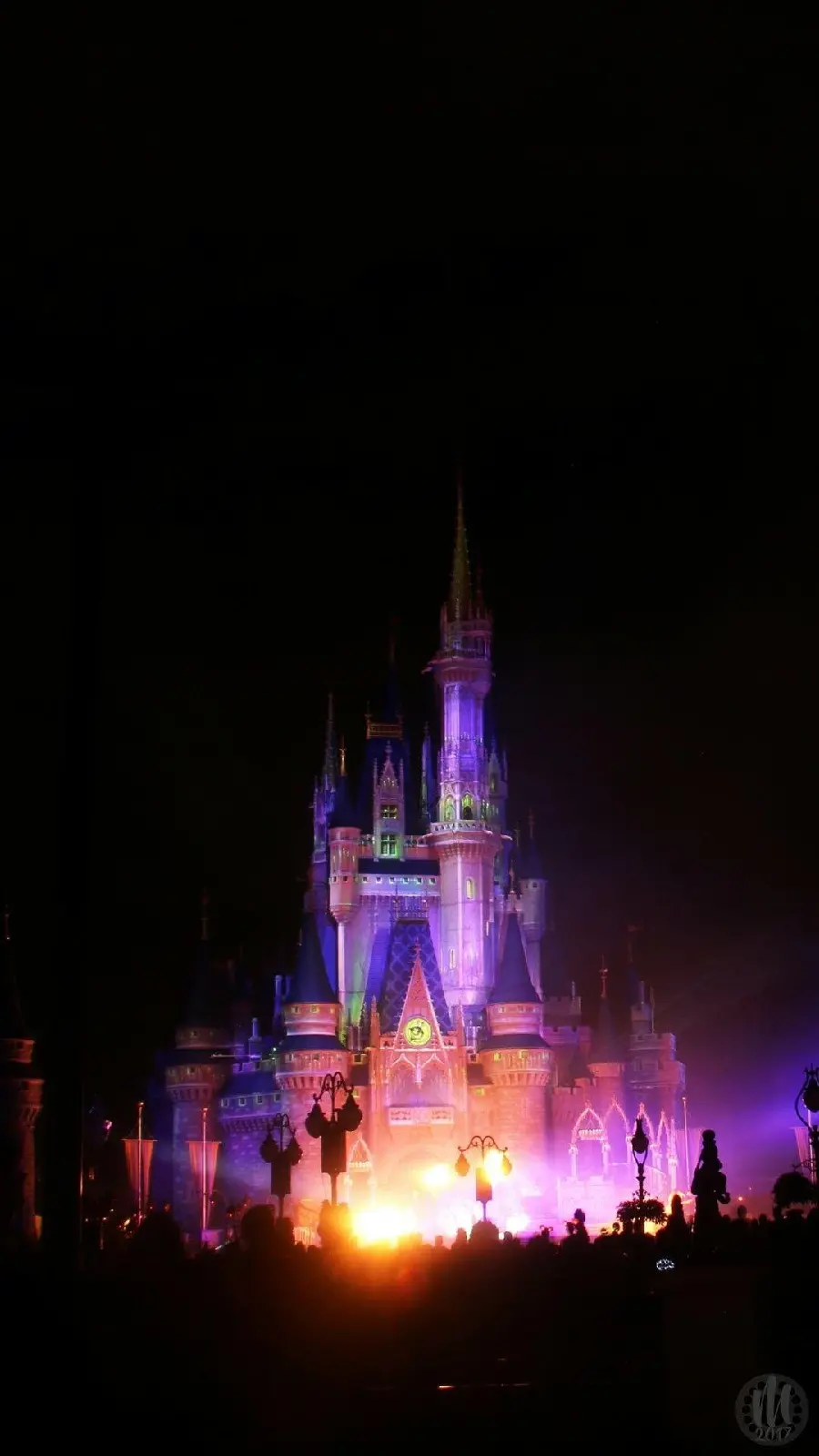 Download wallpaper for the phone from the amazing Walt Disney collection