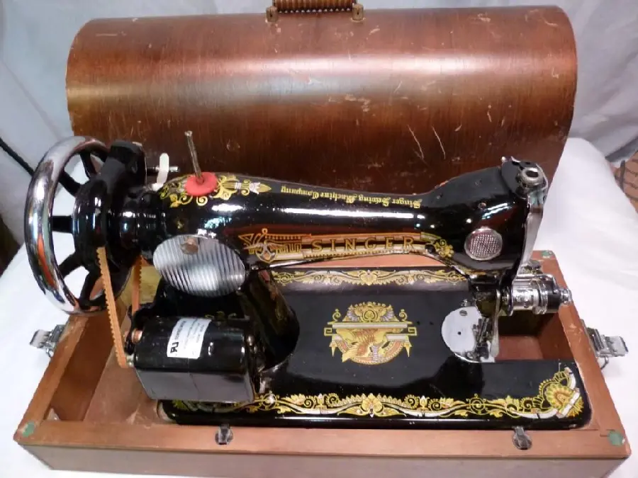 Photo of an old Singer sewing machine with a wooden box