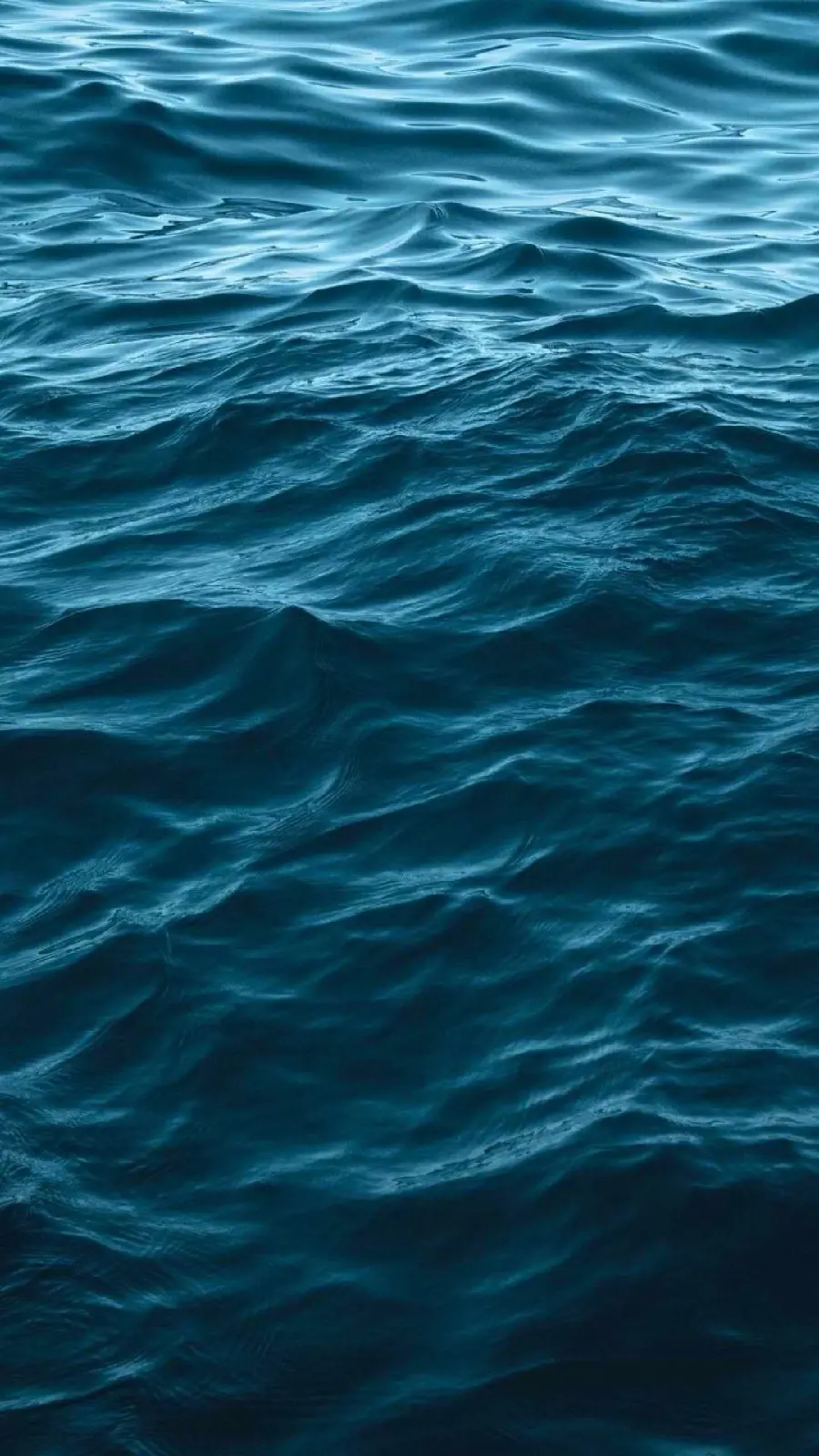 Download simple and relaxing wallpaper of sea water design 