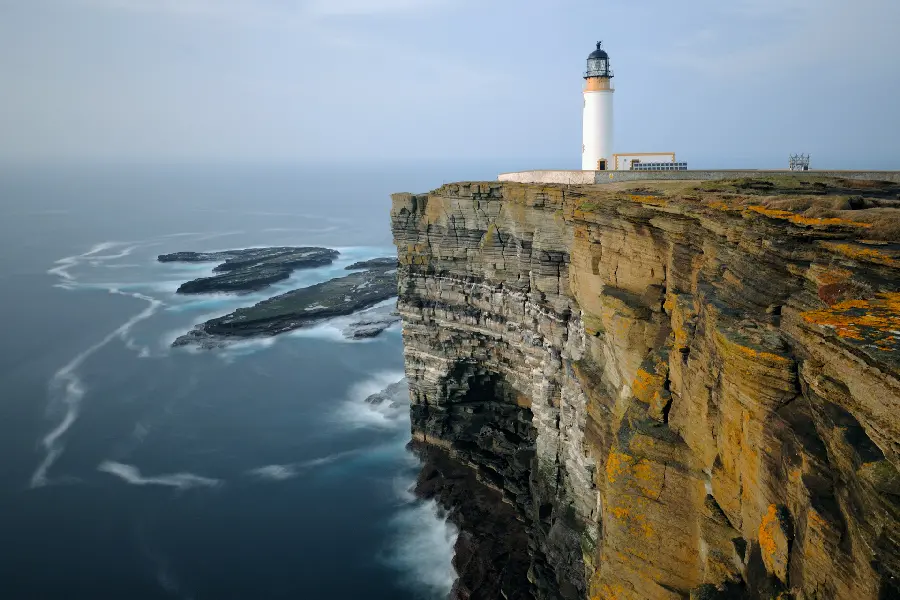 Beautiful photo of the lighthouse at Knoop, a tourist attraction in Scotland