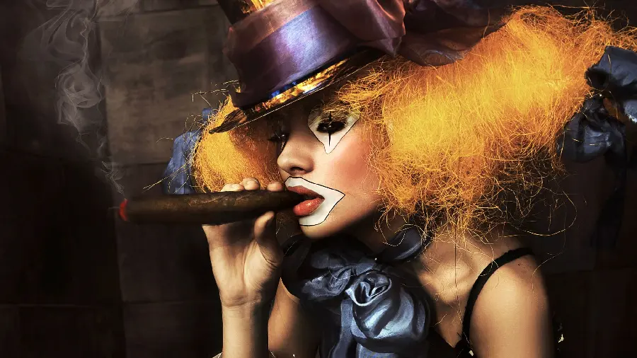 Cartoon Windows Desktop Wallpaper of a Clown Woman