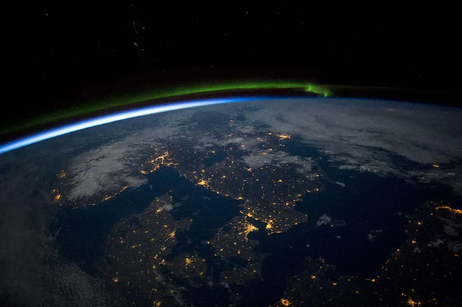 Download the full HD image of the newly discovered sphere at night 