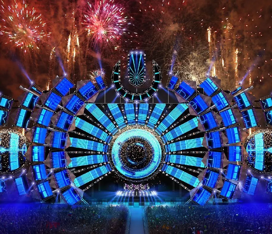 Profile photo of a beautiful and crowded music festival with a super luxurious stage 