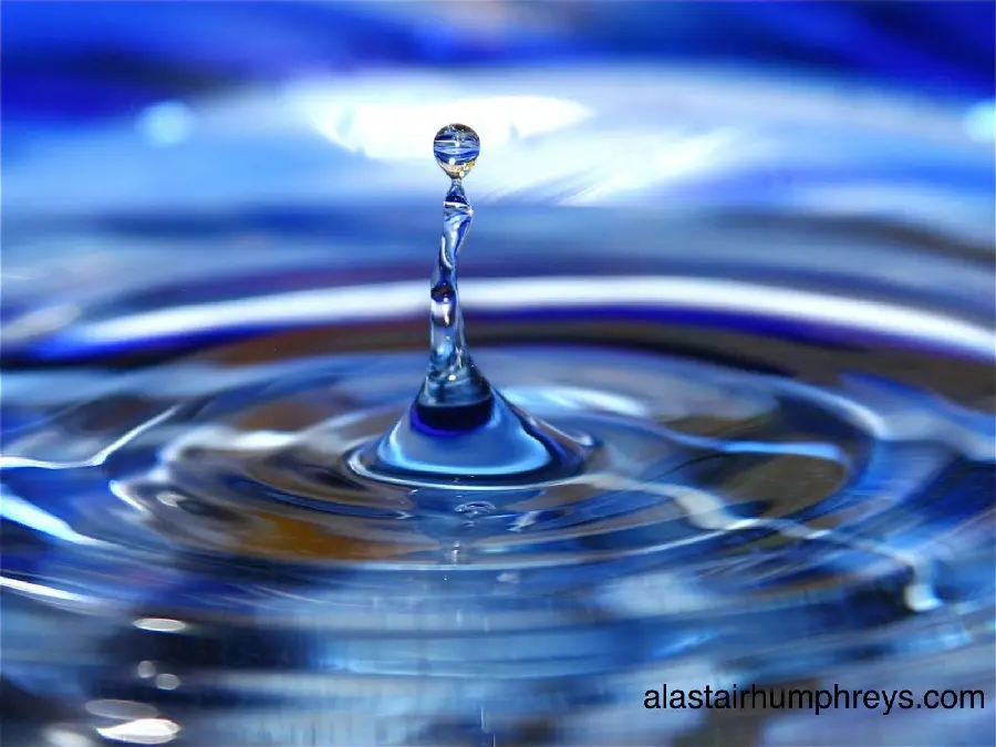 Download cool water art photo for tablet background