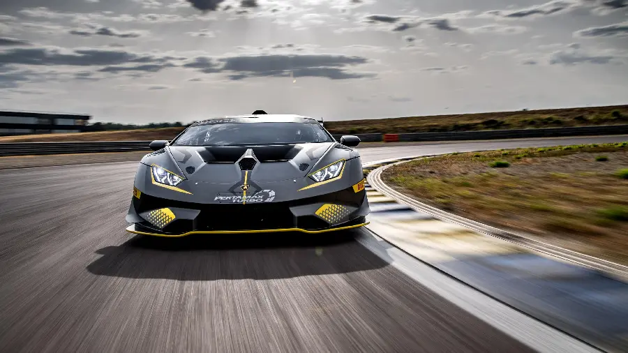 Download HD Lamborghini Huracan stock photos on the road