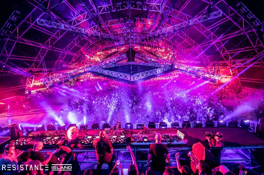 Background of the Great Music Festival and Famous Concerts Around the World