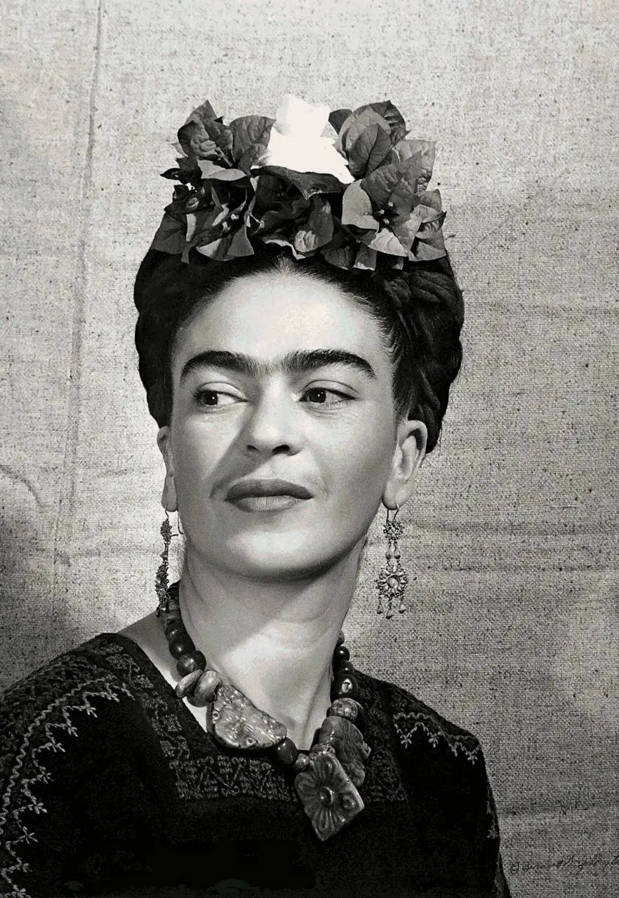 Black and white portrait image of Frida Kahlo for iPhone Telegram profiles