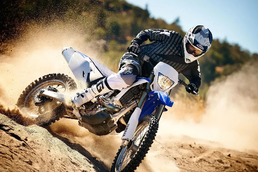 Wallpaper of a racing car with a Yamaha XSR engine 155 