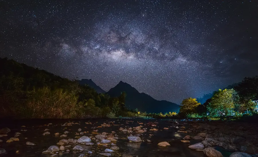 Breathtaking and spectacular wallpaper of the starry night sky