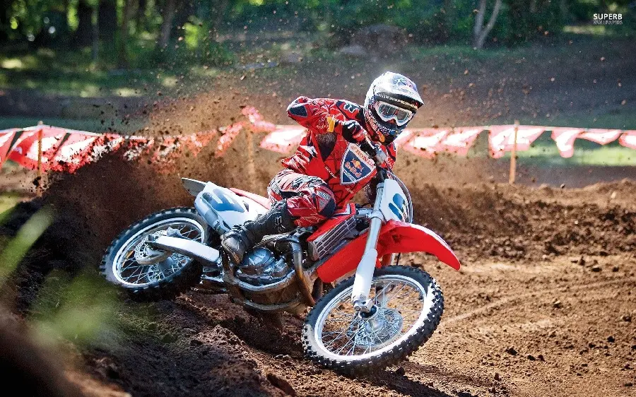Wallpaper of a racing car with a powerful and fast Honda 125cc red engine