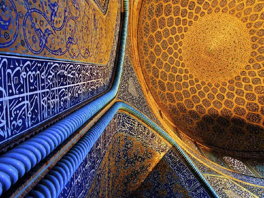 A very beautiful image of another view of Sheikh Lotfollah Mosque in the Iranian architectural style
