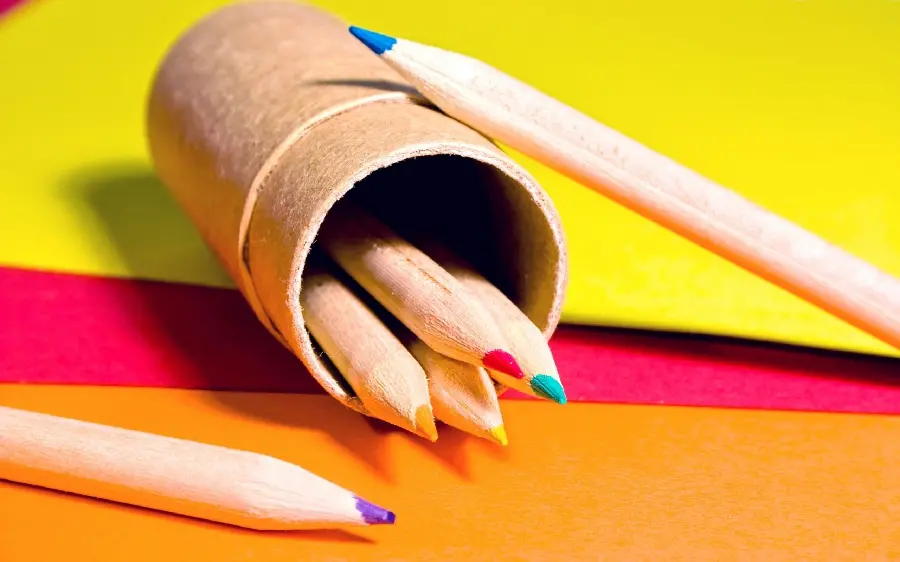 Quality wallpaper for desktop with a cheerful design of colored pencils
