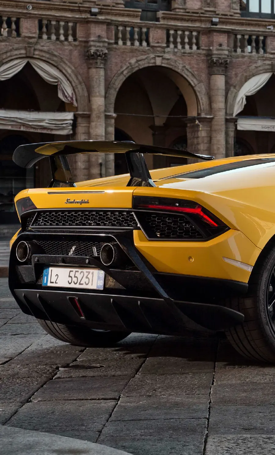 The hottest picture published of the Lamborghini Huracán car