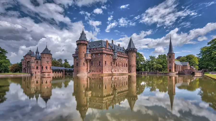 Full HD quality image of old castles and palaces 
