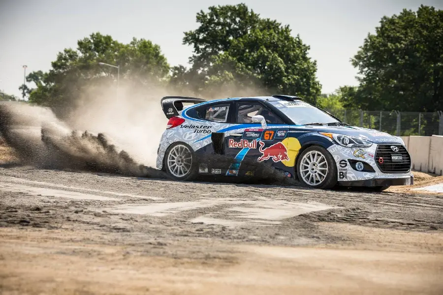 Laptop wallpaper of cars in a rally cross competition