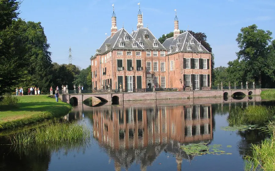 Photo of a building that everyone visits for those interested in historical places 
