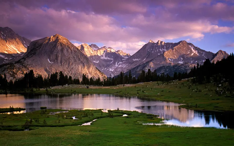 Special and attractive wallpaper with landscape and natural scenery