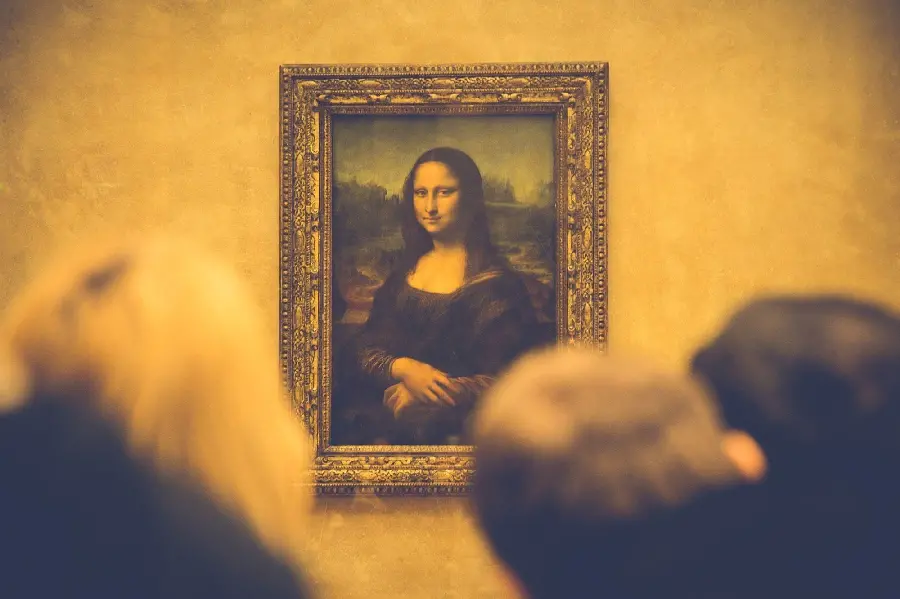Download free high quality photo of Mona Lisa painting mounted on the wall in the exhibition