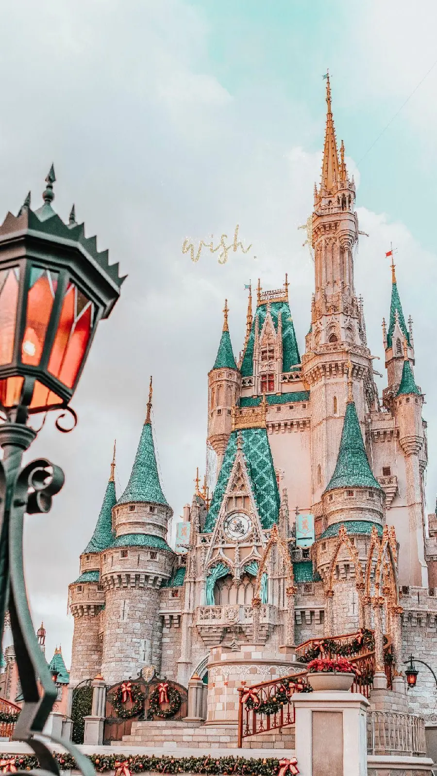 Free download of dreamy pictures of Walt Disney's palaces and castles