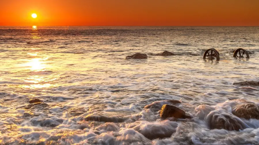 Beautiful photo of a sunset scene over the turbulent ocean of nature