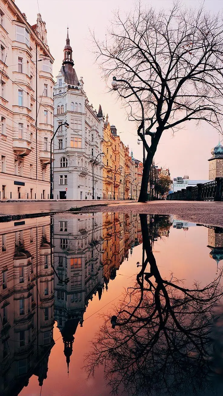 Background Wonderful photography of a city by the lake at sunset in Europe