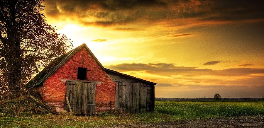 Background photo of a granary used to store wheat and other grains