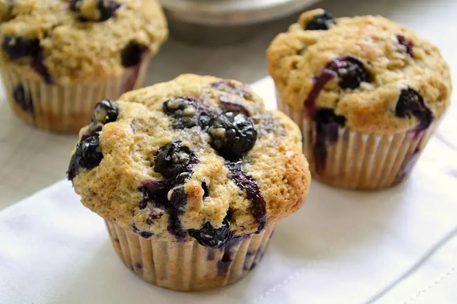 Small and mini cookies with a special blueberry flavor that can be baked at home 