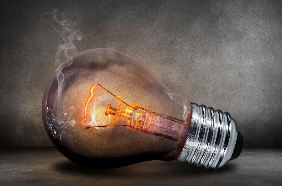 Photo of a light and a light bulb lying on the ground for the profile of an electrical engineering student