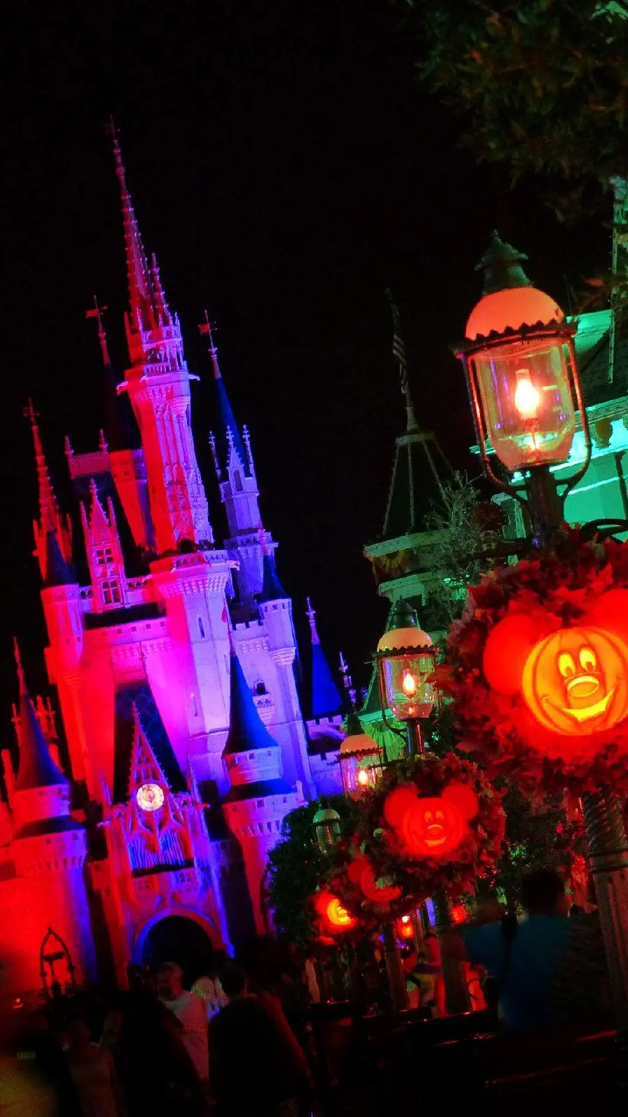 3D background for iPhone phones from Walt Disney buildings