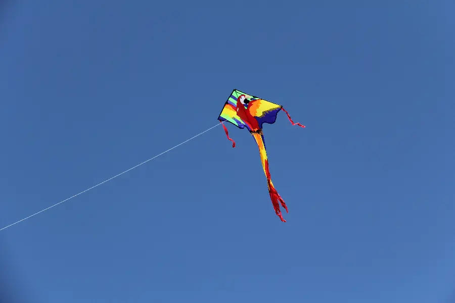 Download background photo of a kite flying in the sky 