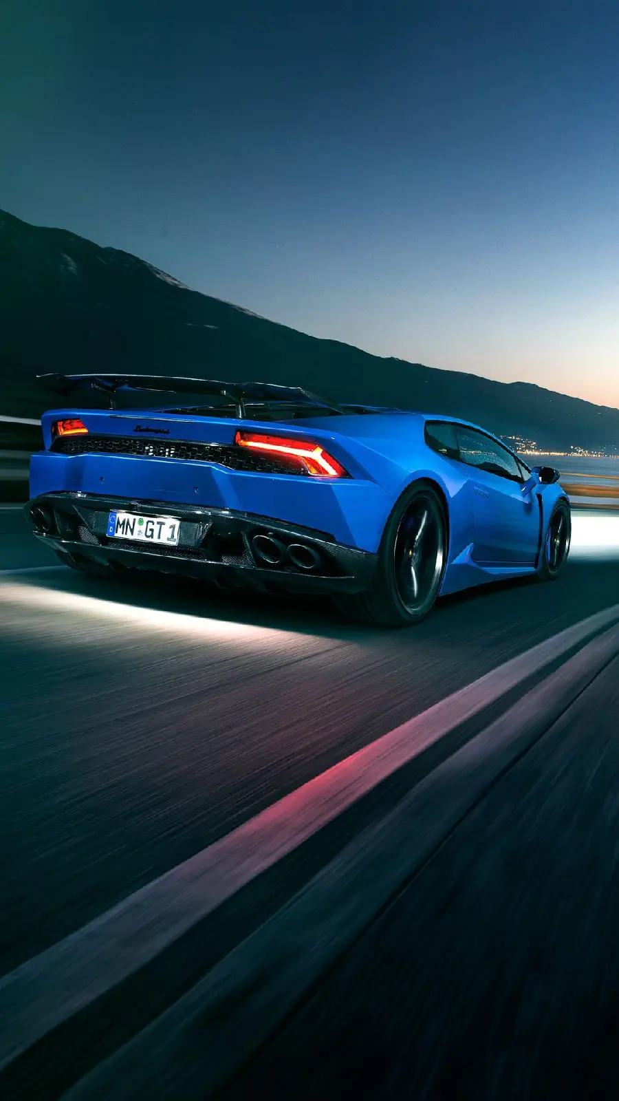 Download the cool picture of the Lamborghini Huracan car in full HD quality 