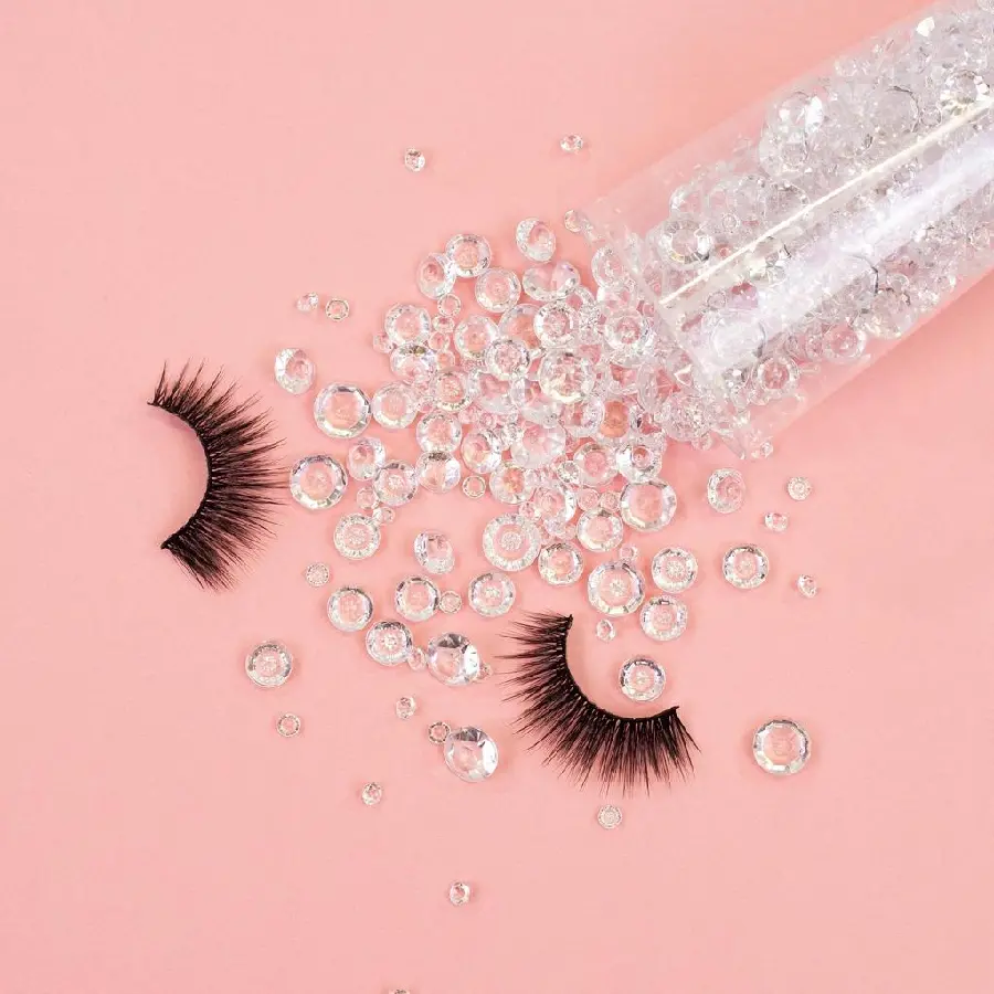 Photo of artificial eyelashes for Instagram story highlights