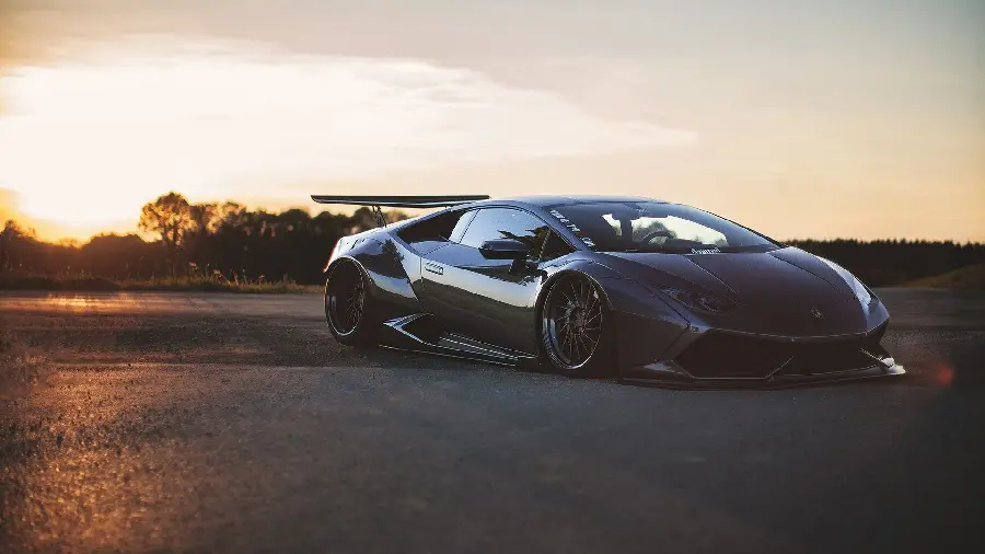 The most stylish Lamborghini Huracan car profile photo with the highest quality 