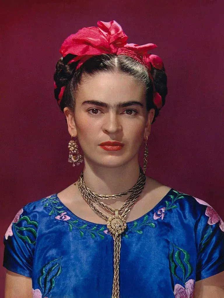 Real photo of the famous and famous Frida for iPhone background