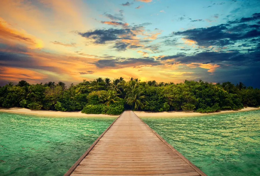 Romantic and romantic natural landscape suitable for profile