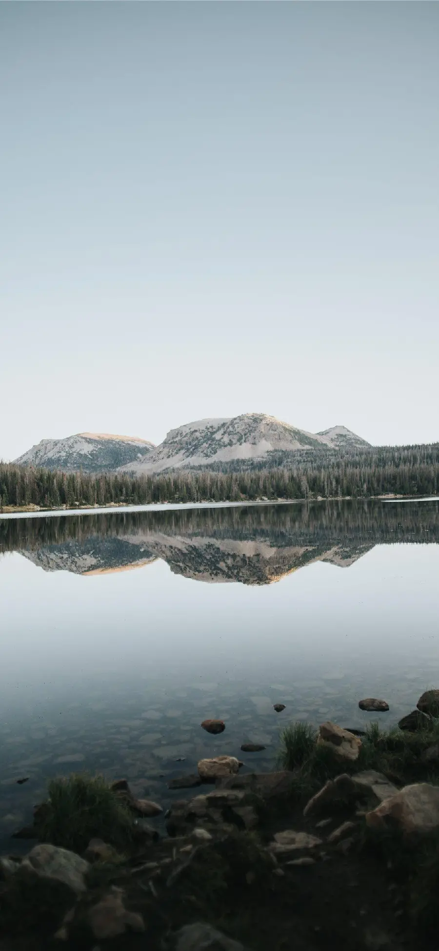 Background of a magnificent lake for camping and doing water activities