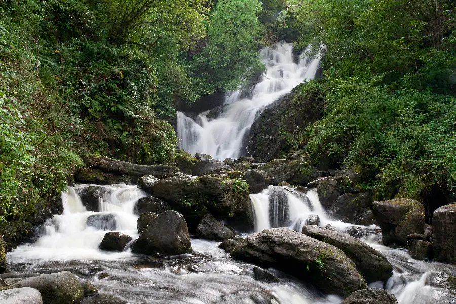 A very beautiful waterfall and river and the most important natural tourist area in Australia 