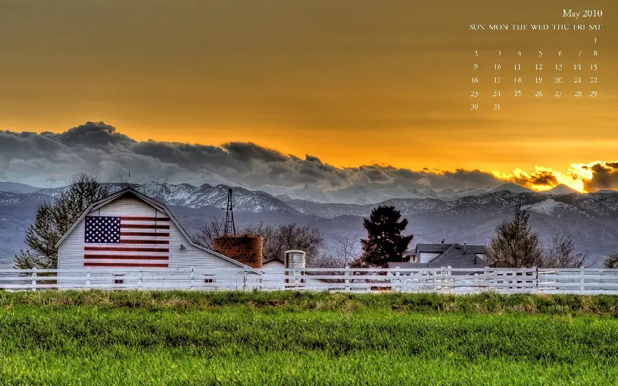 High resolution wallpaper of a beautiful barn and a cottage in the American farm