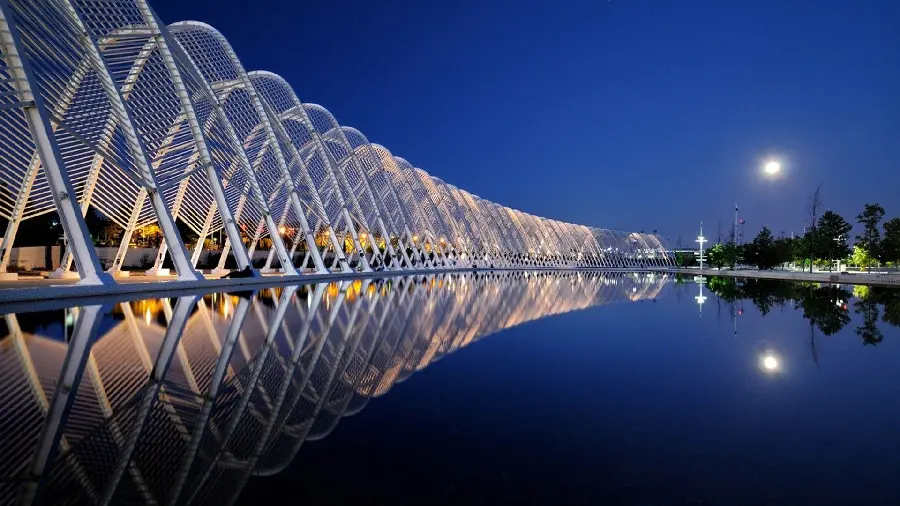 Download a photo of the famous European bridge architecture with a dark and dark effect in 4K quality