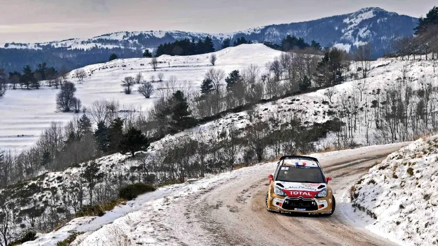 The hottest and most popular winter rally racing photo