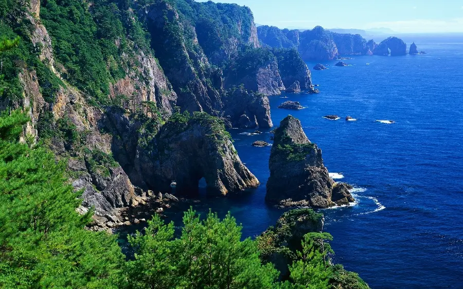 Free download of photos of high cliffs and cliffs by the sea 
