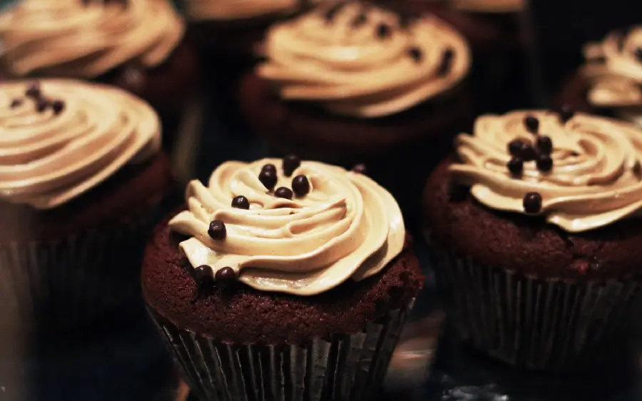Wallpaper of delicious cakes with a delicate and dreamy flavor